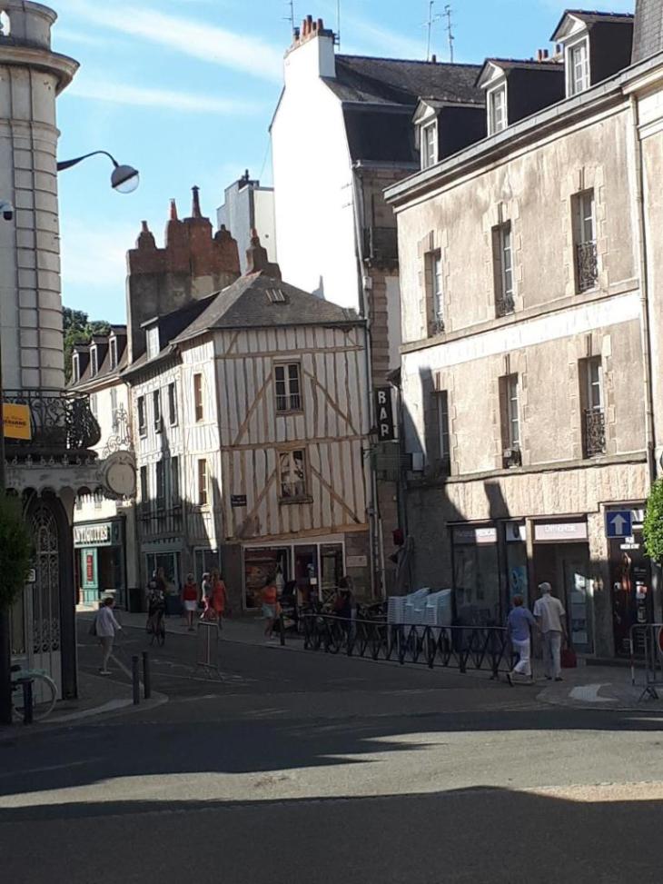 vannes-rue-francis-decker-ramparts-rue-1-jul18