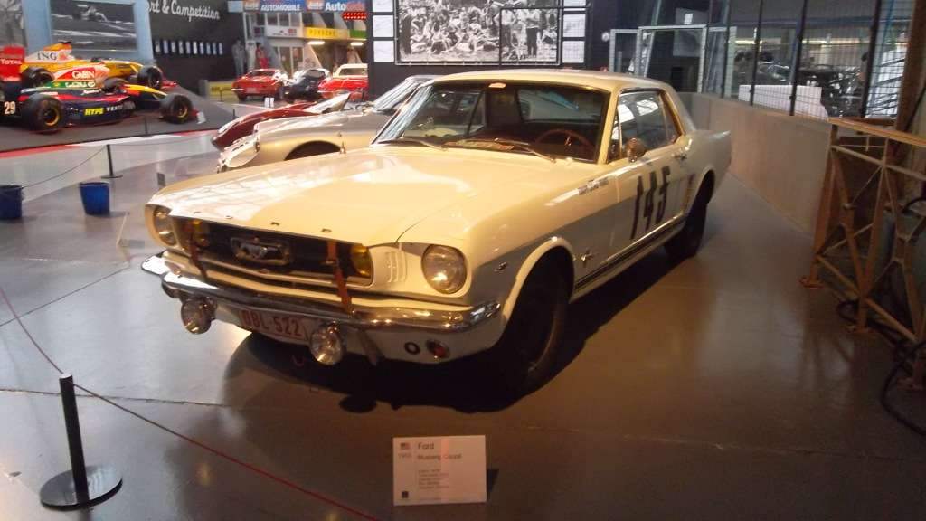 bru-autoworld-ford-mustang-coupe-1965-dec12