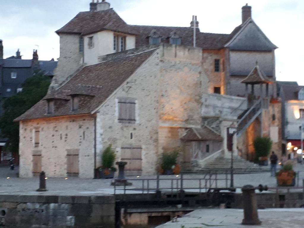 hon-lieutenance-back-aug18