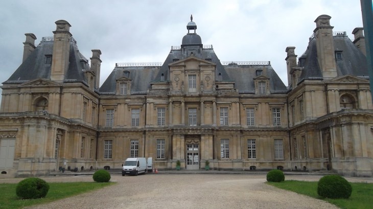 Maisons laffitte castle main ent jun12