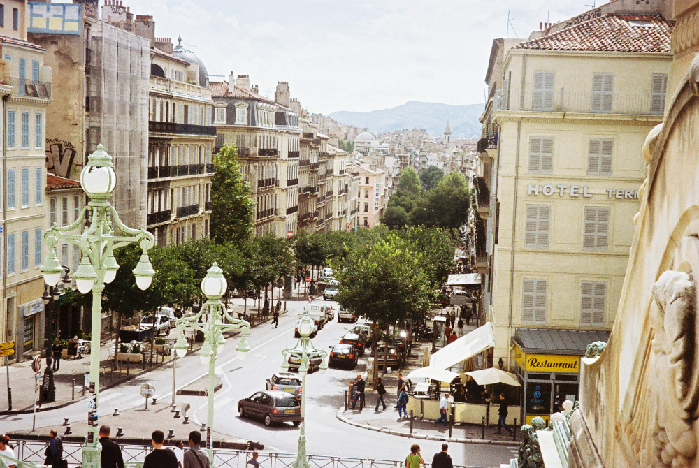 marseille-walking-to-vieux-port jun08