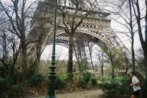 paris-tour-eiffel-base