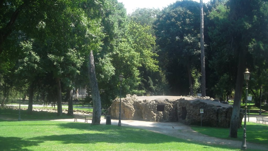 roma-villa-paganini-grotto-back-far-aug13