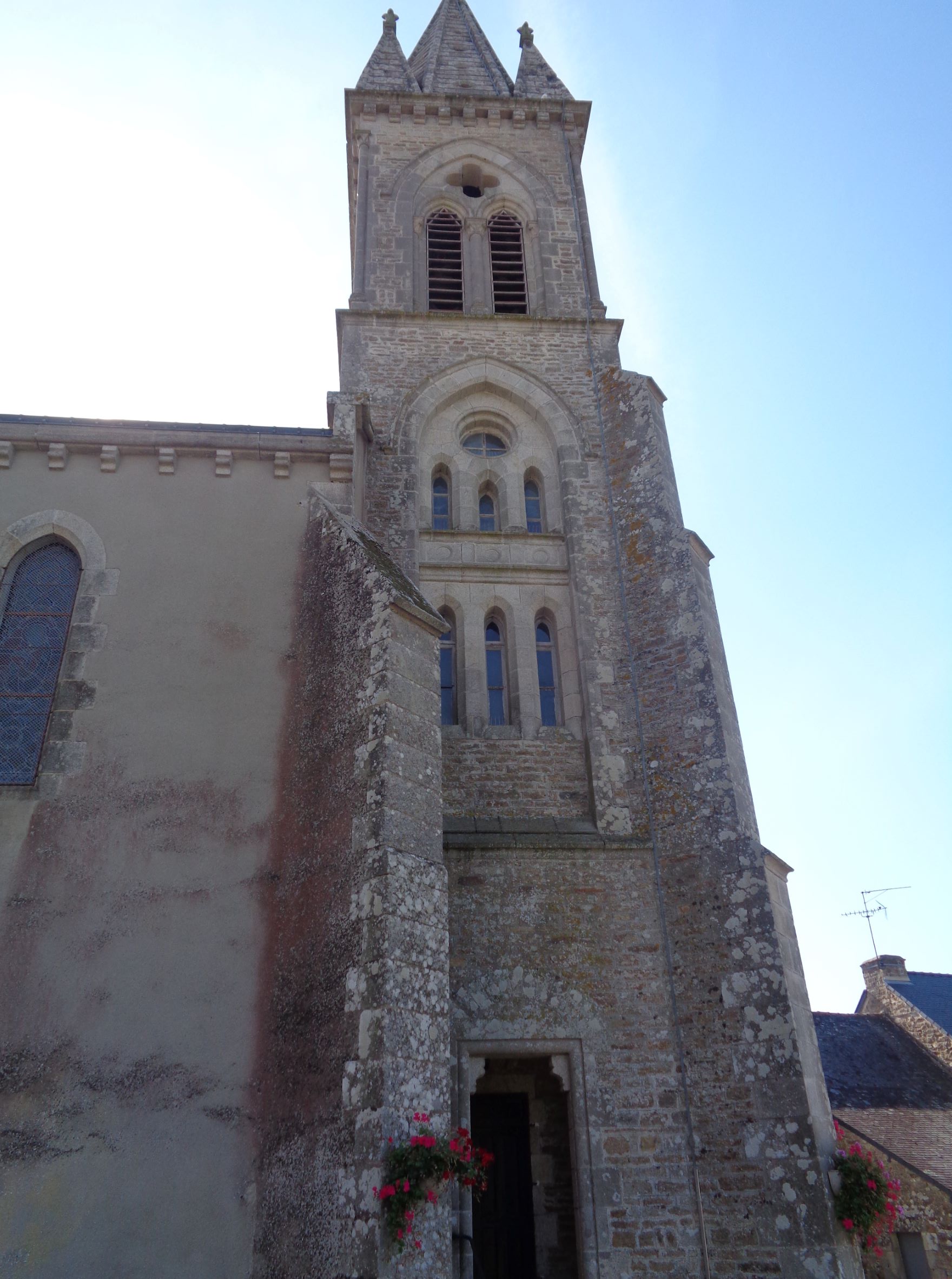Trédion ch St Martin side belltower sep22