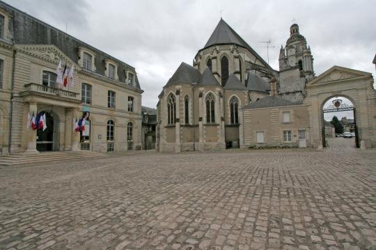 blois-hotel-de-ville-back-cat-st-louis