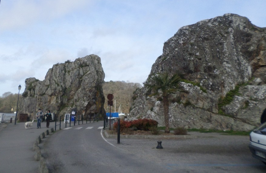 lrb-the-rocks-at-harbor-of-le-roche-bernard-feb17