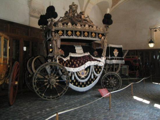 museum-of-carriages-petit-ecuries-versailles-feb11