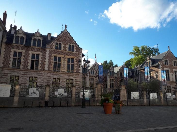 orleans-hotel-groslot-front-sep21