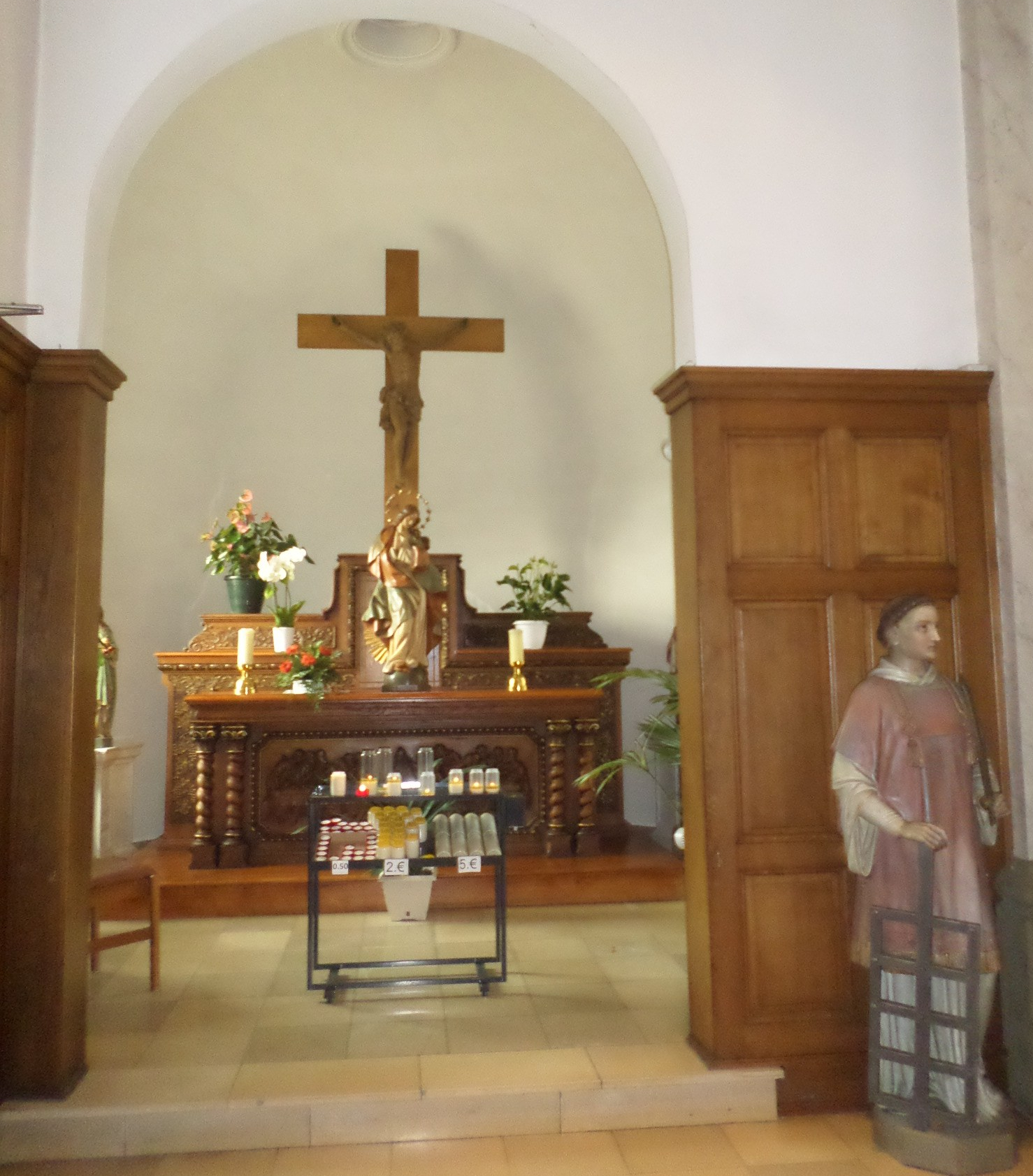 remich-ch-st-laurent-et-st-stephan-chapel-altar-aug15