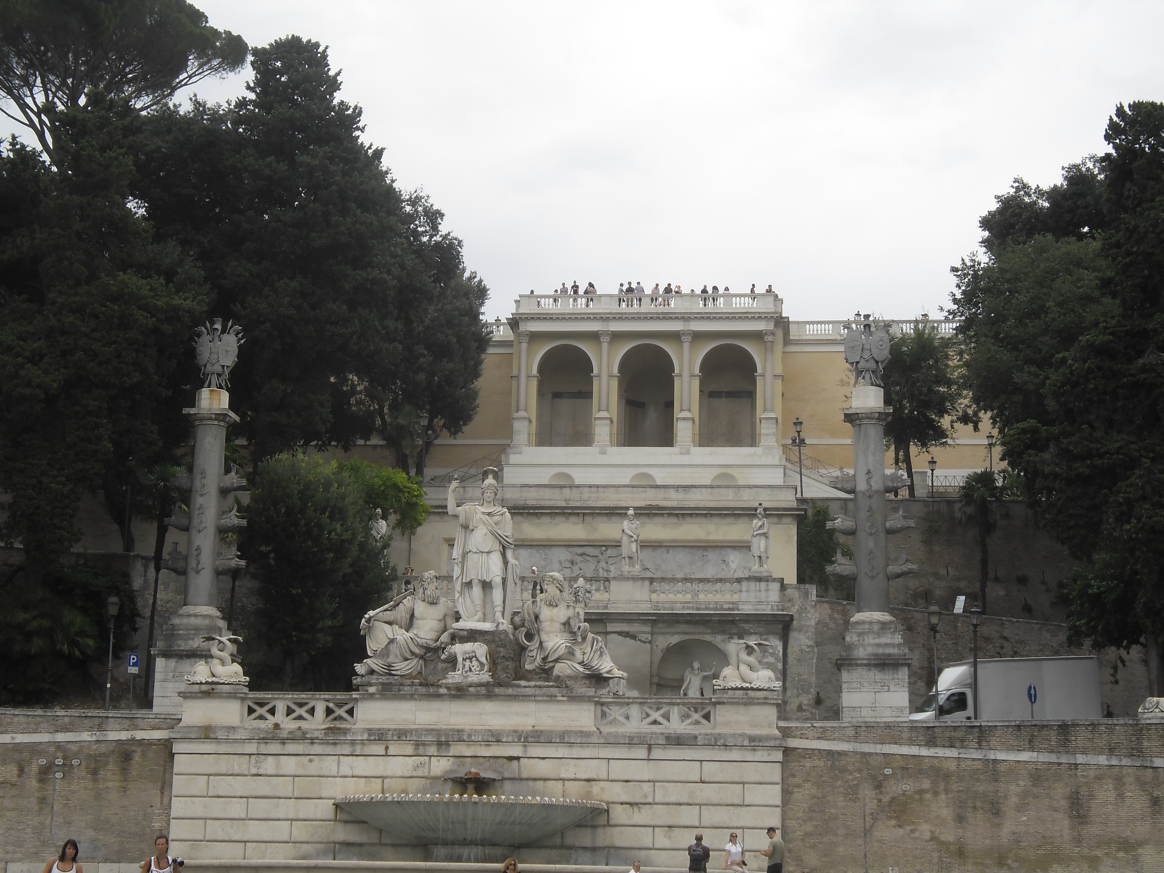 roma-piazza-popolo-center-aug13