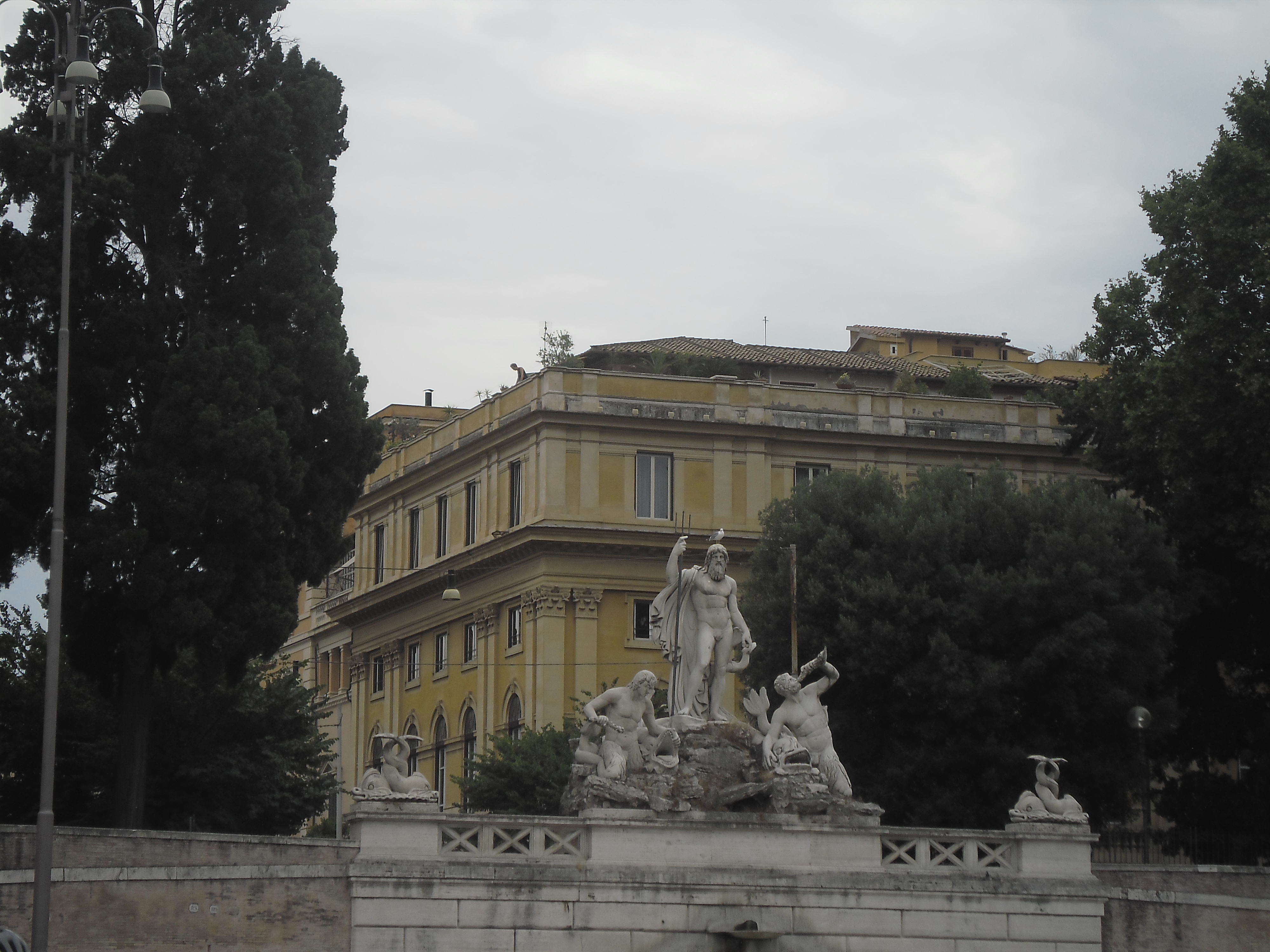 roma-piazza-popolo-left-side-aug13