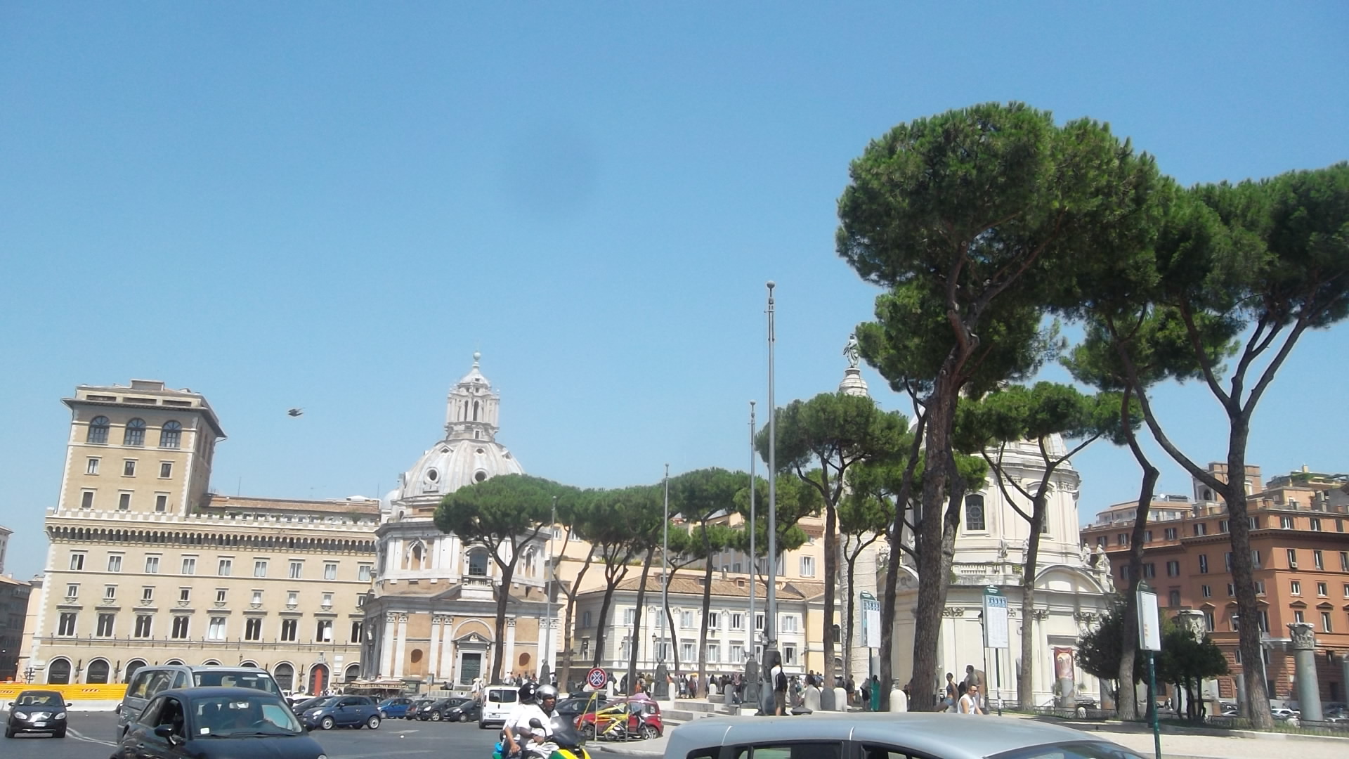 roma-piazza-venetia-mon-aug13