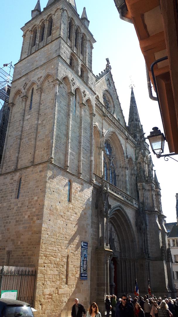 vannes-cat-st-pierre-front-door-mar19