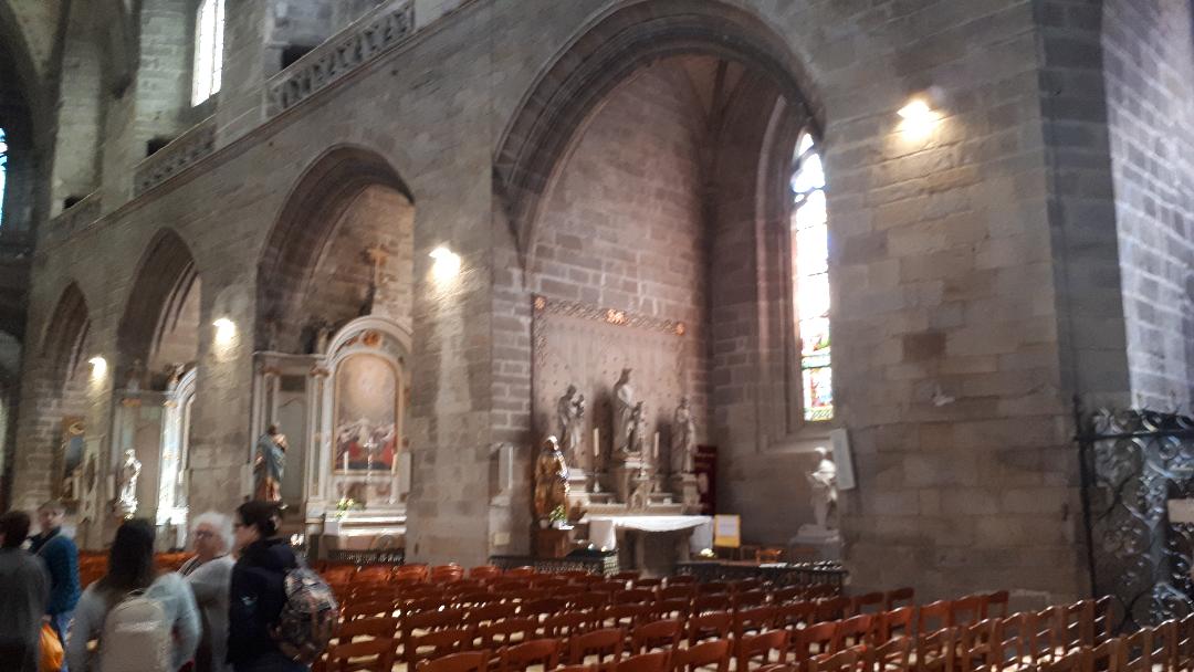 vannes-cat-st-pierre-right-hand-side-chapels-mar19