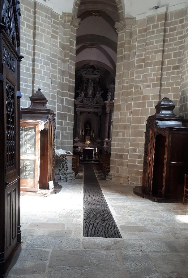 vannes-cat-st-pierre-sacre-sacrament-chapel-prayers-mar19