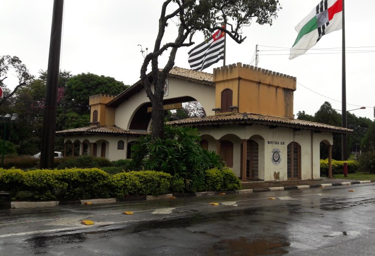 vinhedo-sp-town-entrance-gate-may17