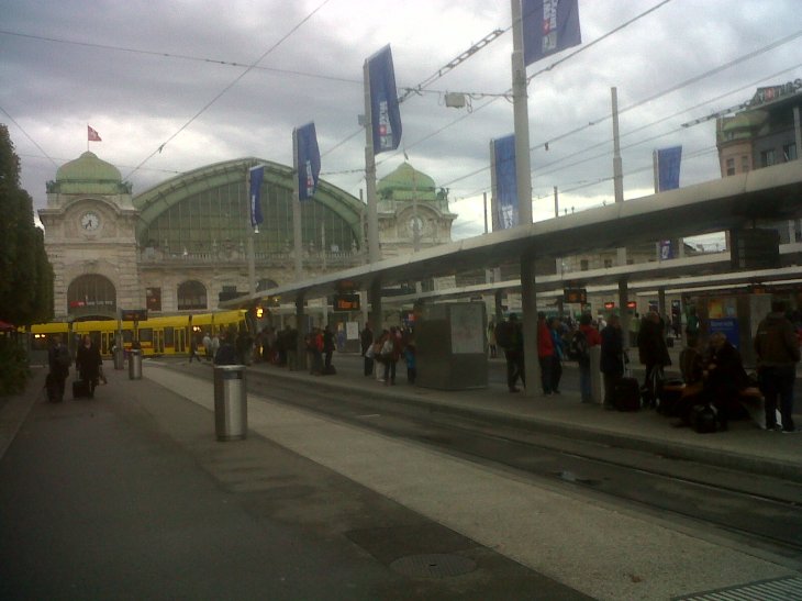 basel-gare-tramway-station-oct13