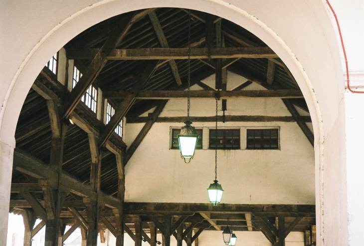 dourdan covered market pl du gen de gaulle aug11