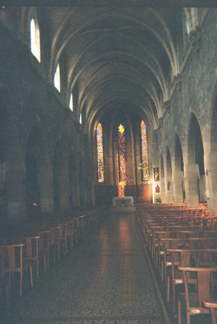 les mureaux ch nave to altar aug10