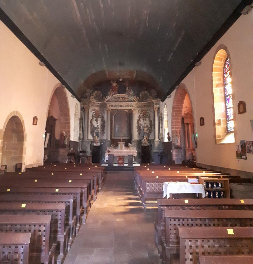 nostang-ch-saint-pierre-et-saint-paul-nave-to-altar-aug20