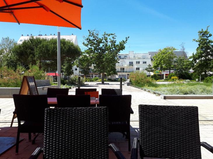 quiberon esplanade cafe terrase to place hoche may21