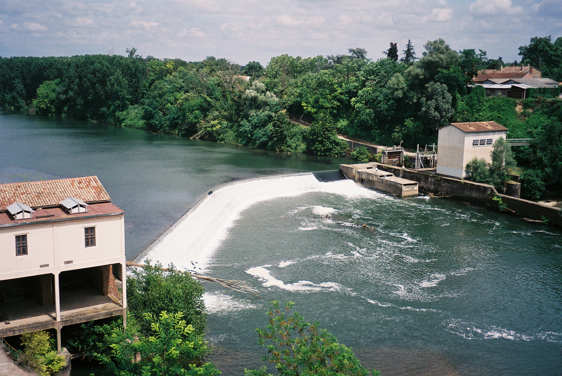rabastens levies windwill over tarn river jul10