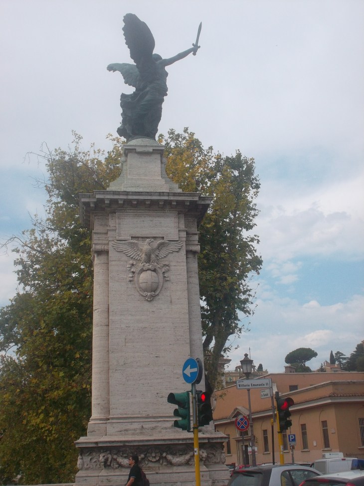 roma ponte emmanuele vittorio II statue aug13