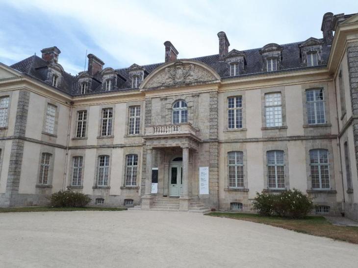 bignan-kerguehennec-castle-front-door-sep18