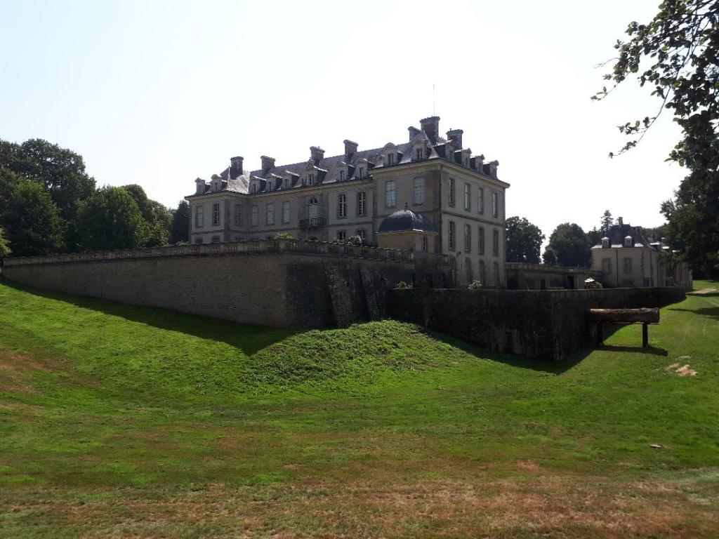 bignan-kerguehennec-domaine-back-right-side-aug18