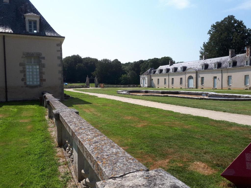 bignan-kerguehennec-domaine-courtyard-aug18
