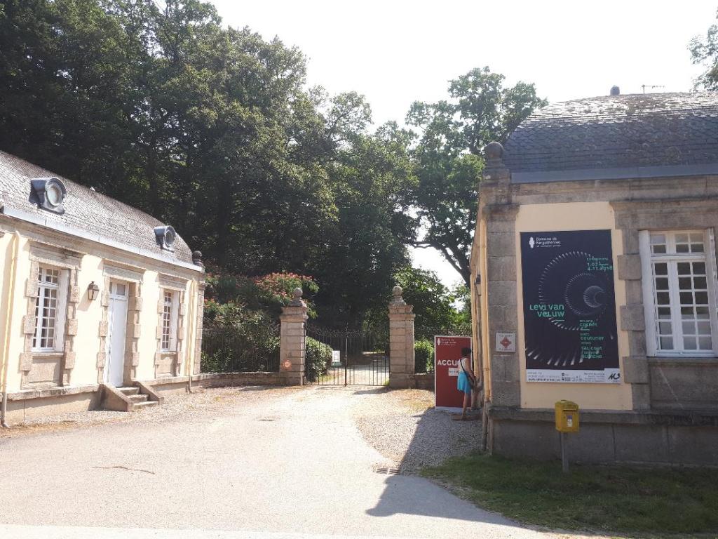 bignan-kerguehennec-entrance-to-dom-aug18