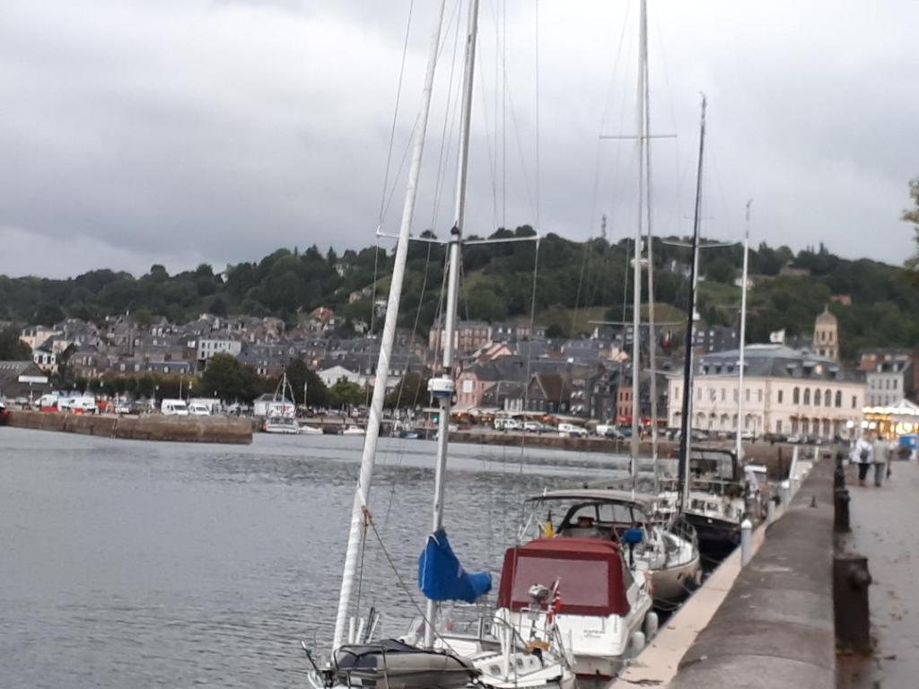 hon-prom-garden-public-to-city-hall-aug18