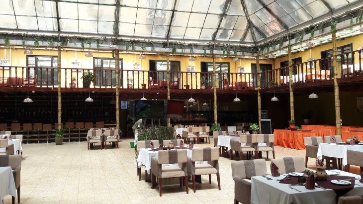 kampala-mackinnon-suites-inner-terrace-courtyard-apr18