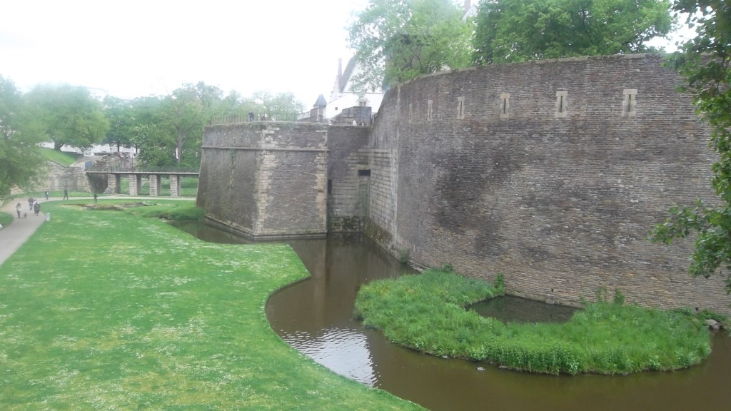 nantes-castle-dukes-ramparts-fosses-my13