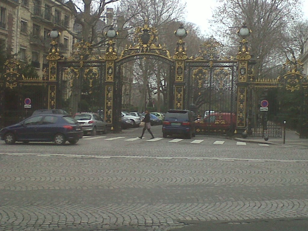 paris-parc-monceau-courcellesvan-dyke-feb12
