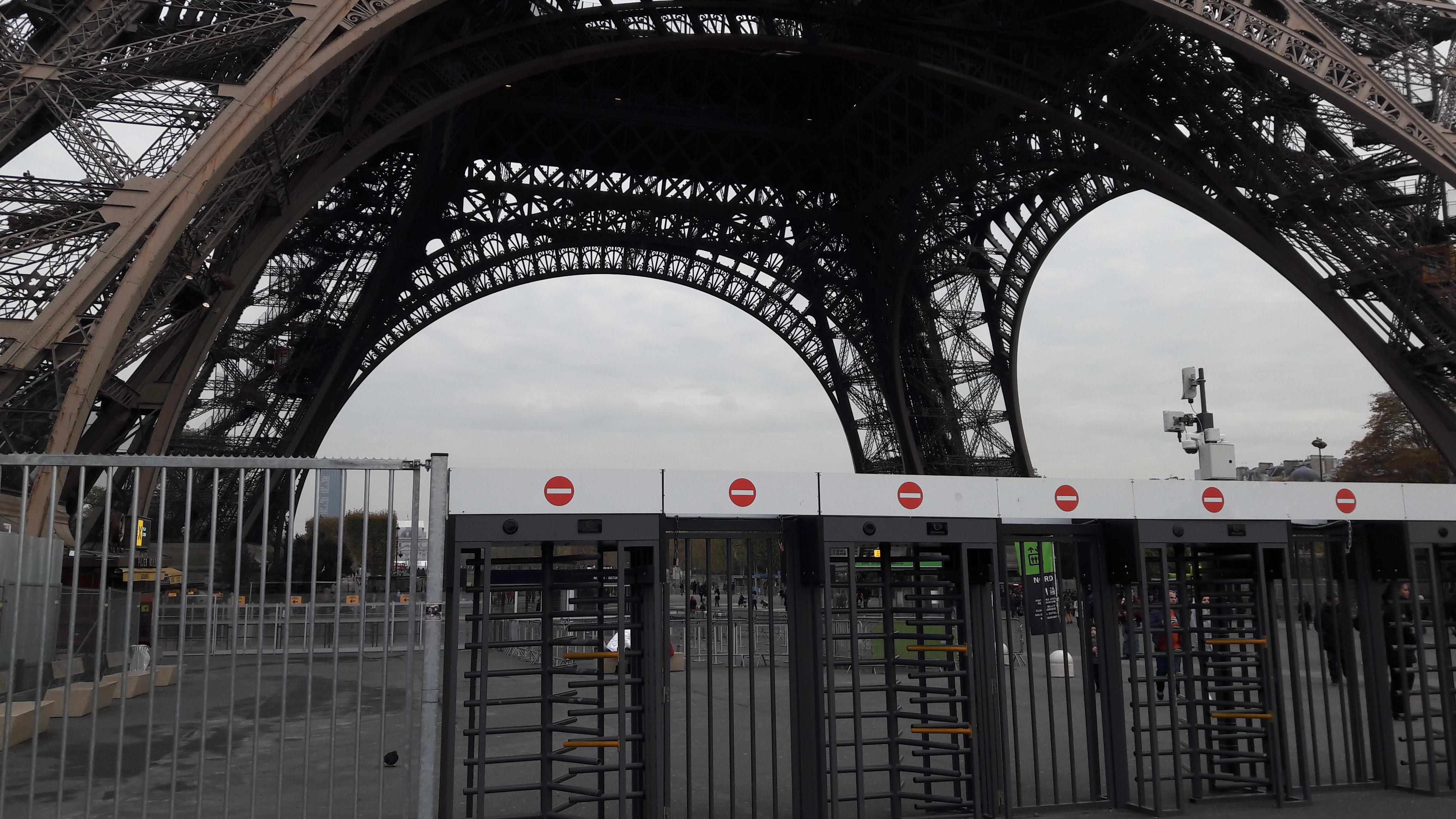 paris tour eiffel exiting barriers nov17
