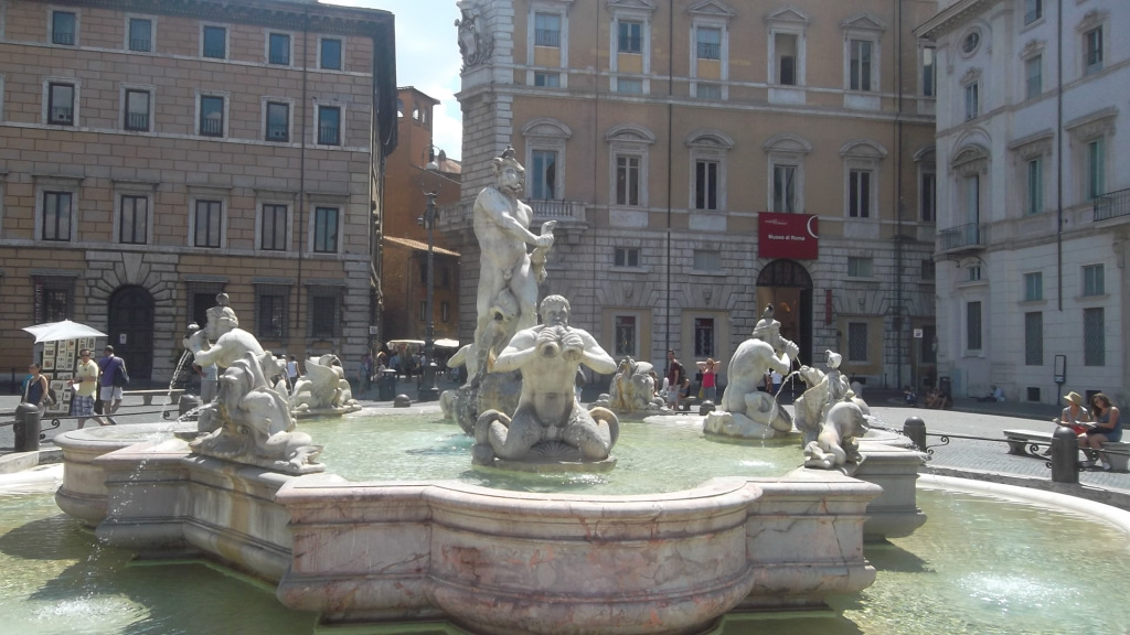 roma-piazza-navonna-fountain-and-museum-aug13