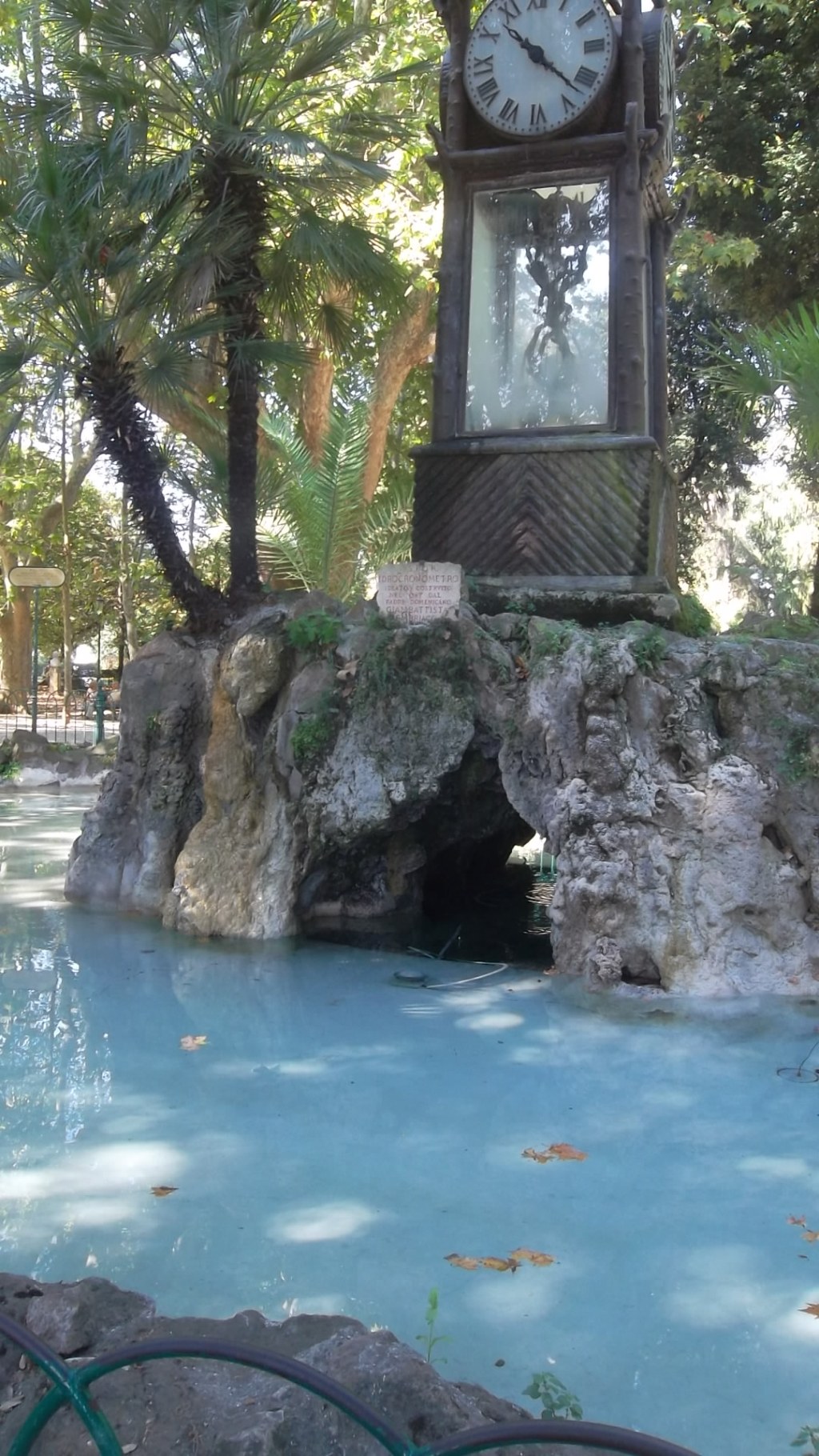 roma-villa-borghese-clock-pool-close-aug13