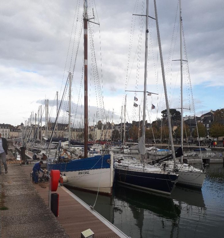 vannes-le-port-canal-marina-to-town-oct18