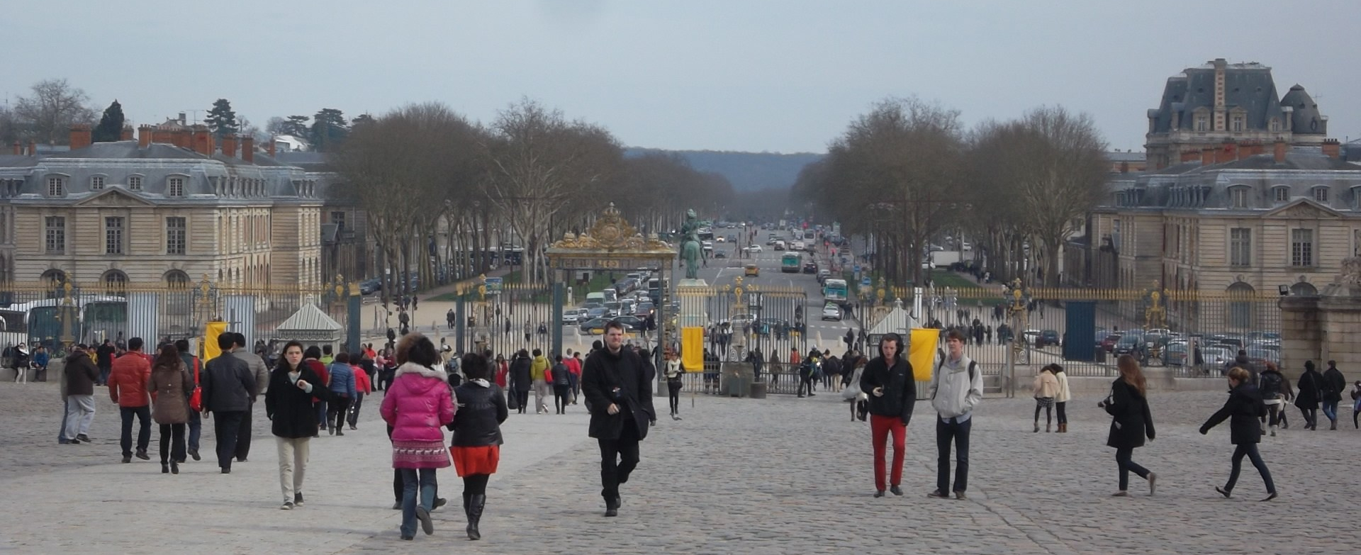 versailles-chateau-facing-ave-de-paris-mar13
