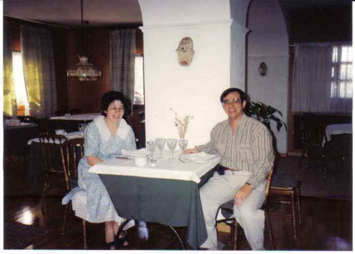 vilanua-pedro-and-martine-at-resto-hotel-faus-hutte-villenua-ctar-fra-spain-sept-1990