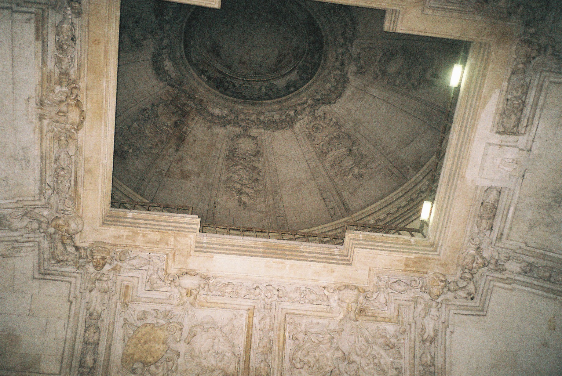 blois chateau mon stair ceilings dec15