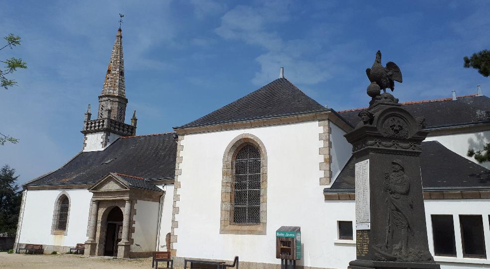 clohars-carnoet-ch-notre-dame-de-trogwall-front-belltower-apr19