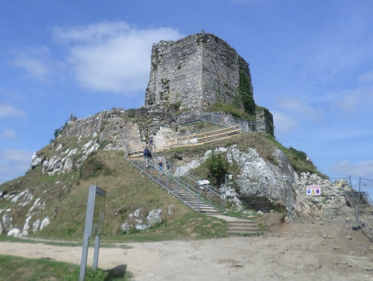 la-roc-maurice-castle-arriving-jul17