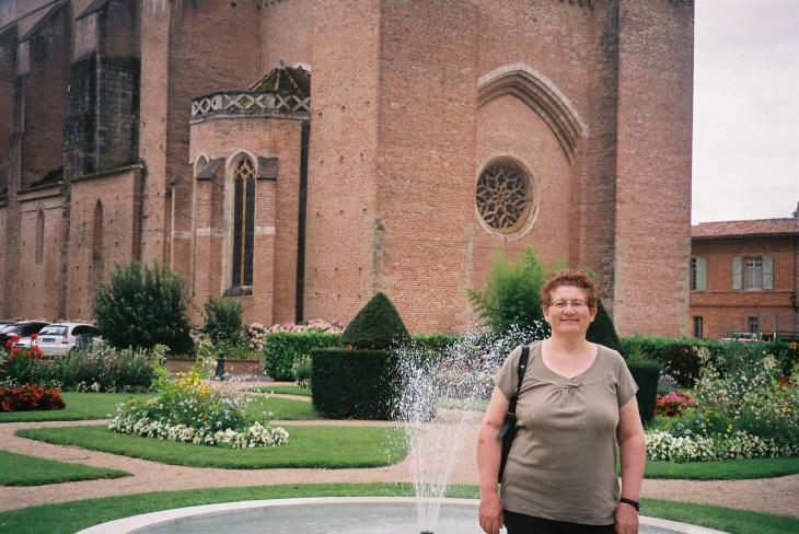 lavaur-cathedral-gardens-MF jul10