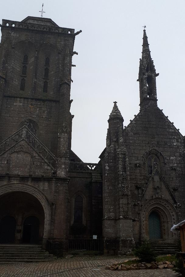 locronan-ch-st-ronan-et-chapel-de-la-penity-front-dec19