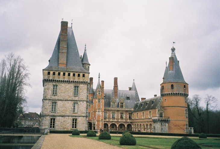 Maintenon Chateau de Maintenon from garden back apr11