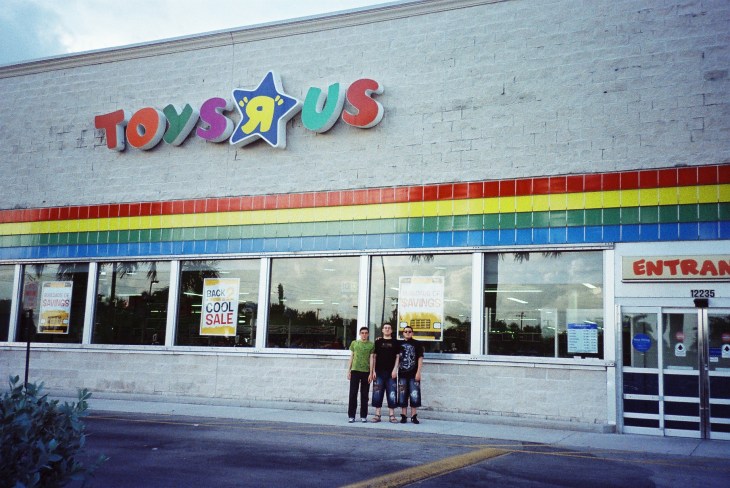 pembroke pines toys r us the boys c2000