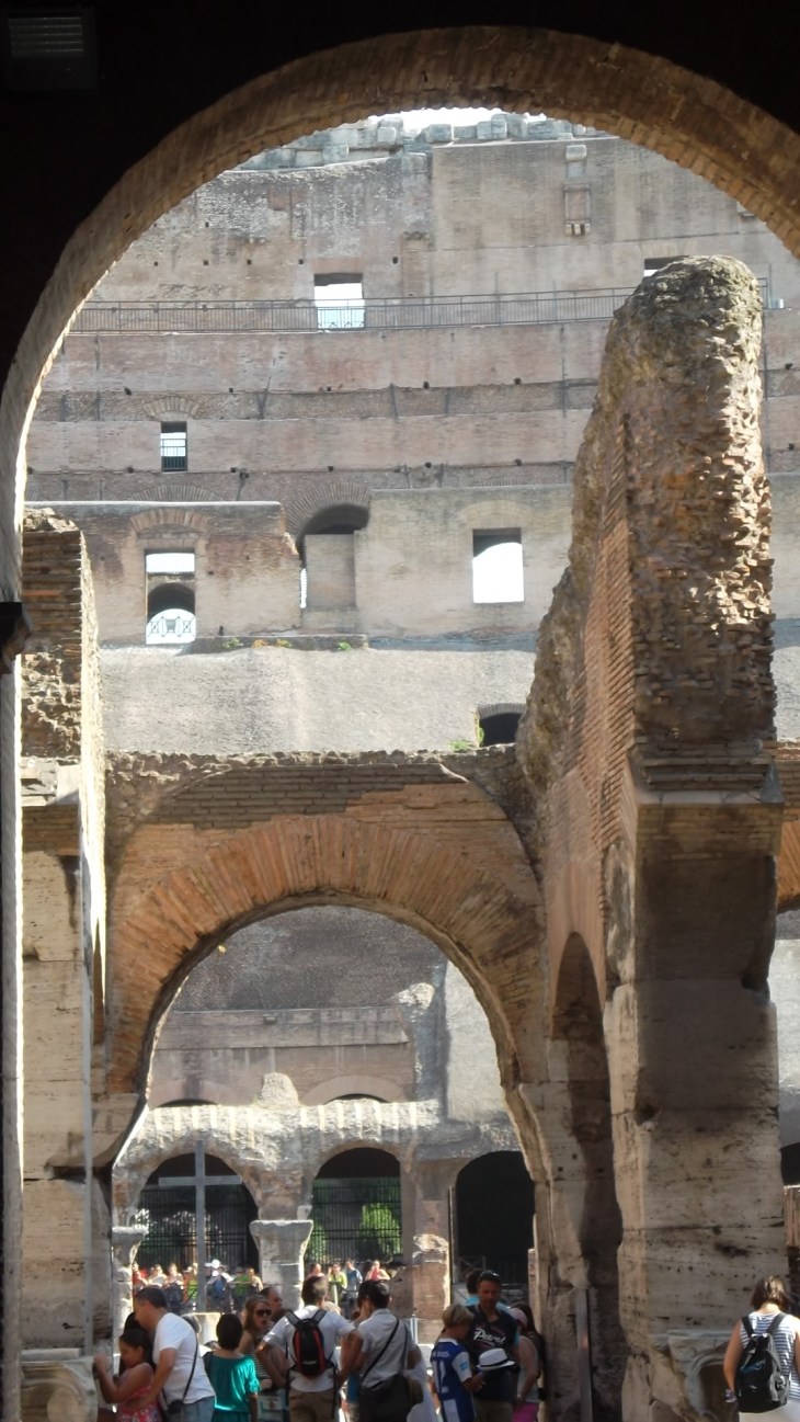 roma-colosseo-entr-side-aug13