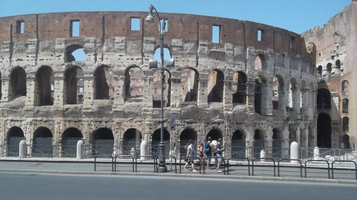 roma-colosseo-side-fiori-imperiali-aug13